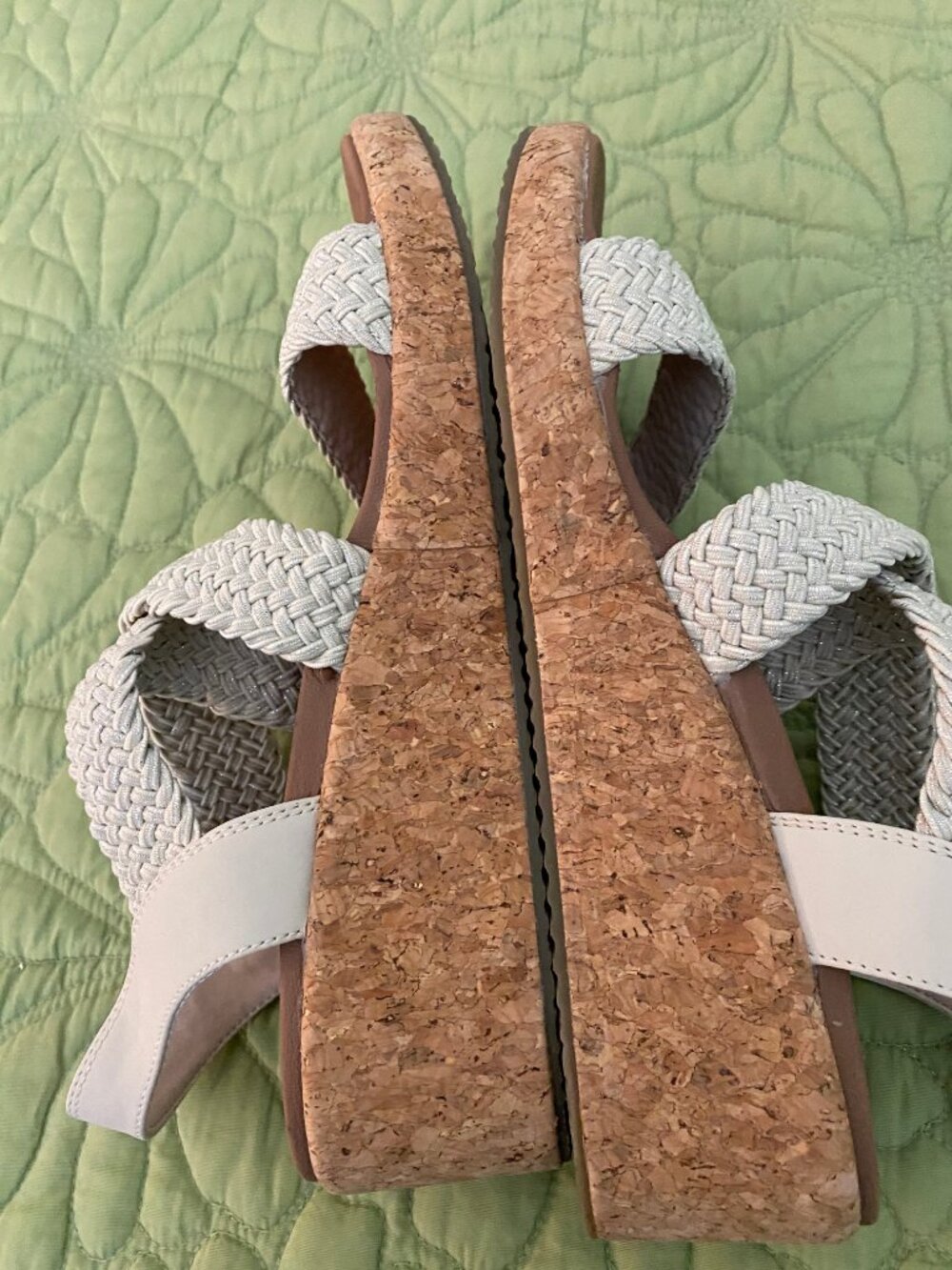 Skecher's Womens Archfit Wedge Sandals 7.5 Tan/Off White Sparkle Stretch Straps - Picture 3 of 6